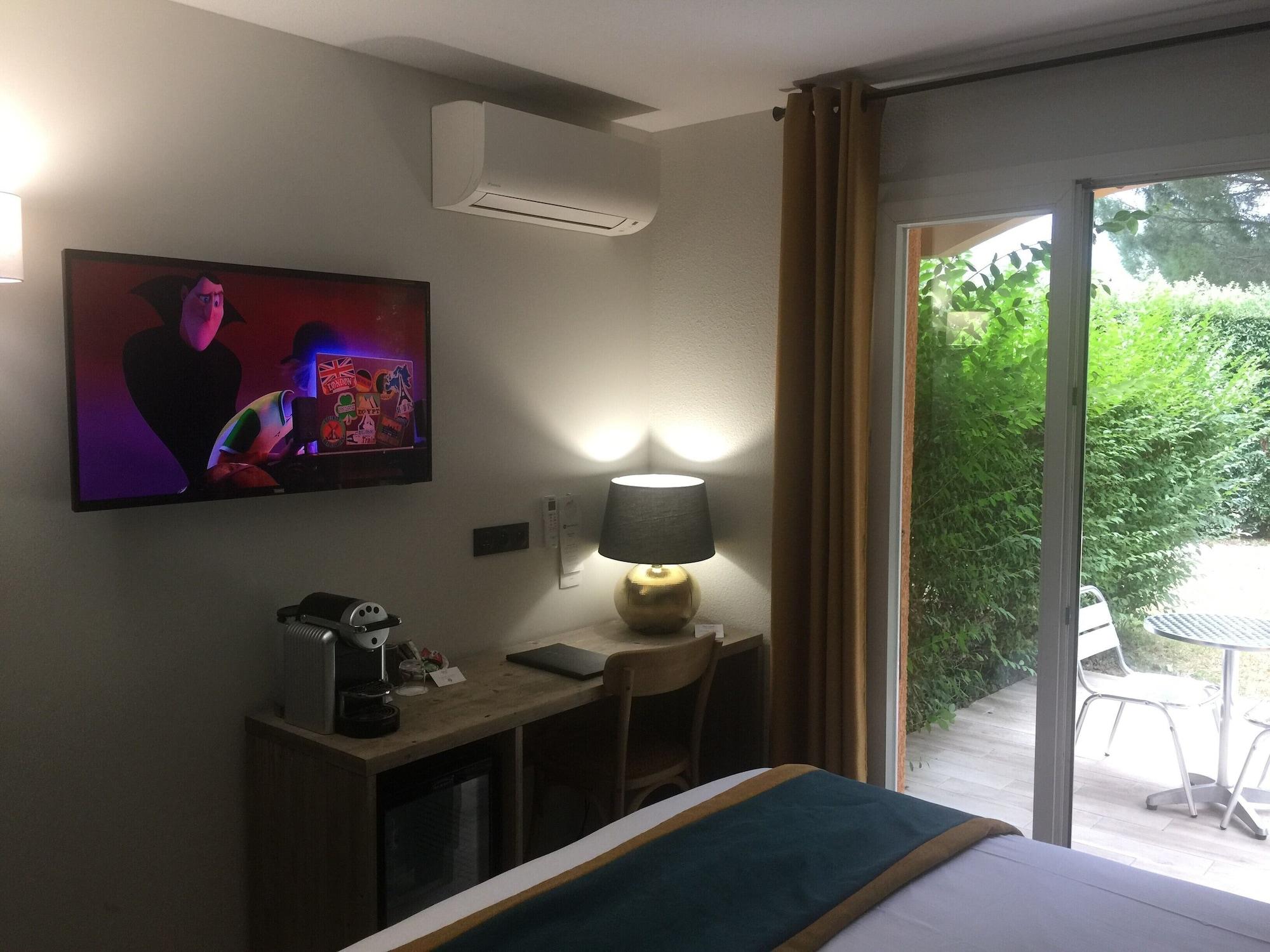 Best Western Le Vauban พุราเดส์ ภายนอก รูปภาพ