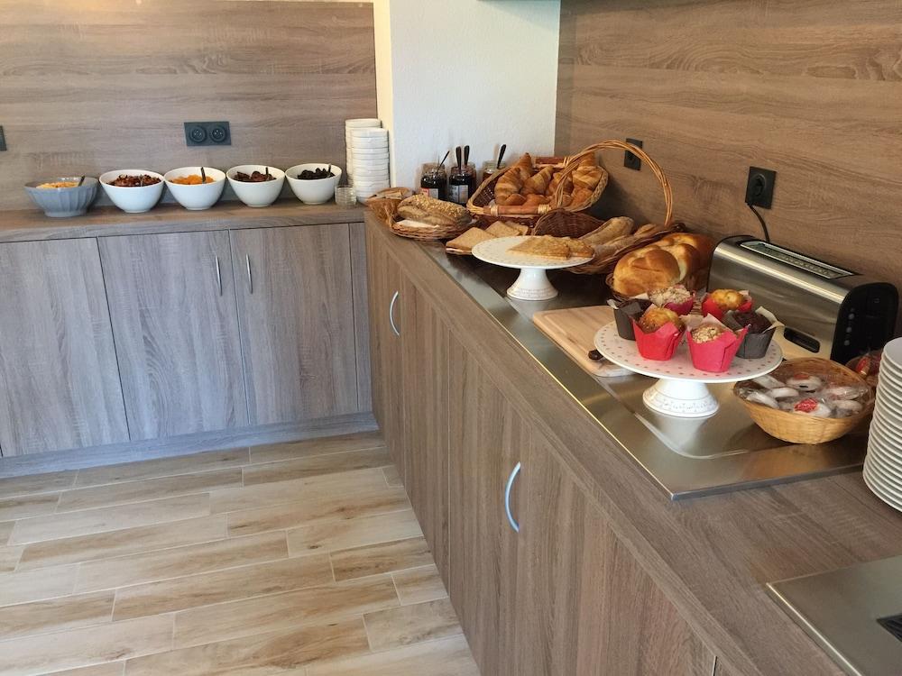 Best Western Le Vauban พุราเดส์ ภายนอก รูปภาพ