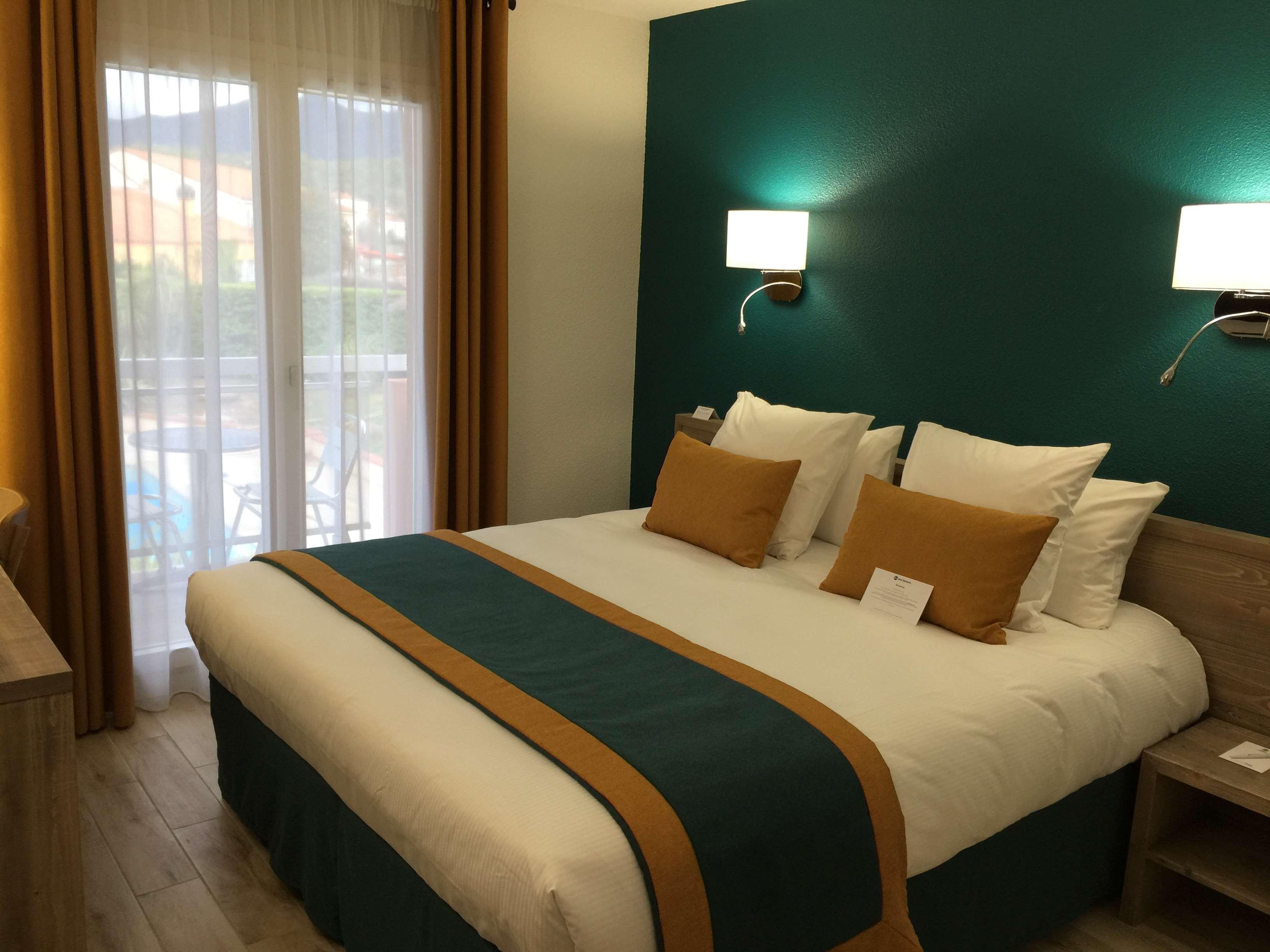 Best Western Le Vauban พุราเดส์ ภายนอก รูปภาพ