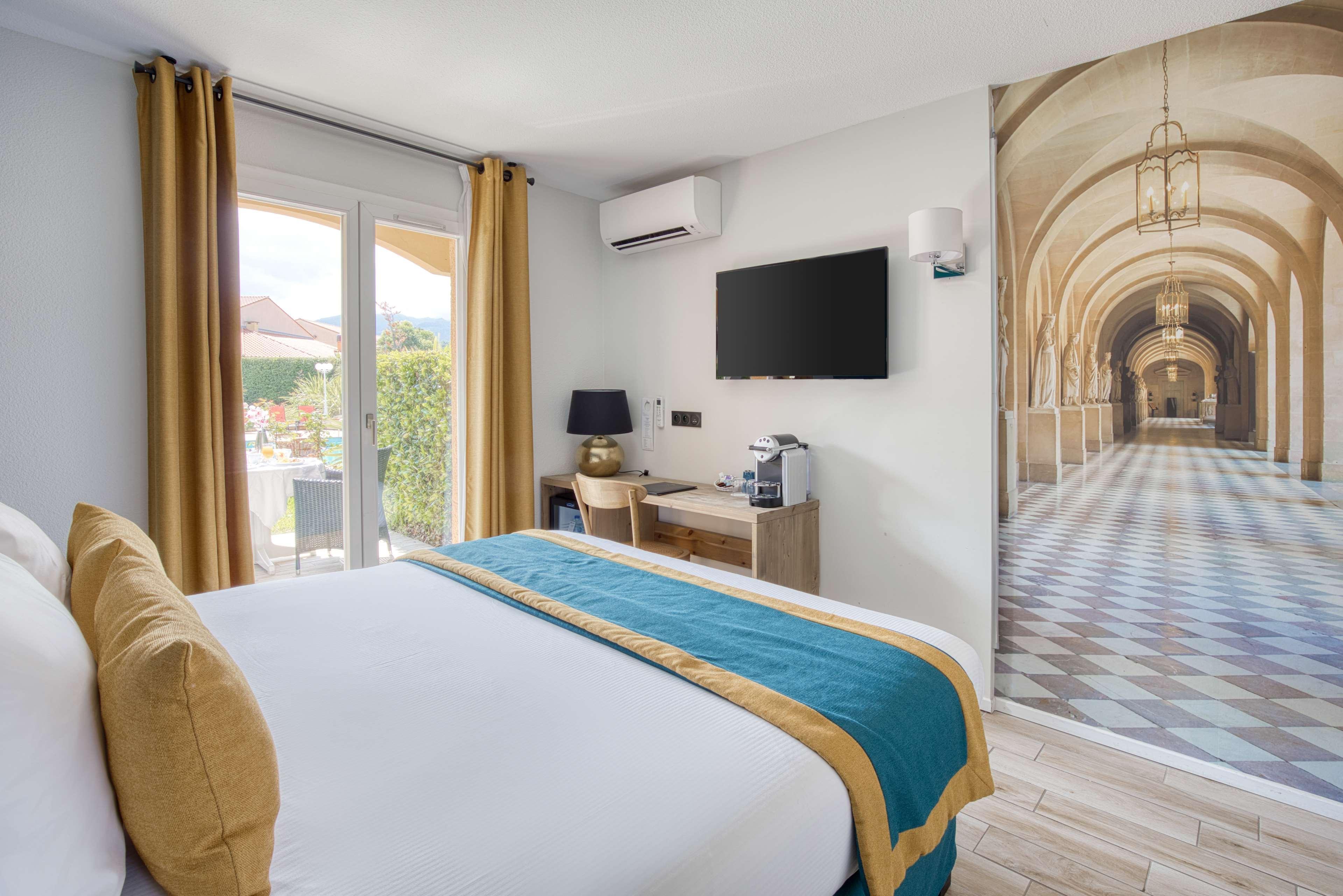 Best Western Le Vauban พุราเดส์ ภายนอก รูปภาพ