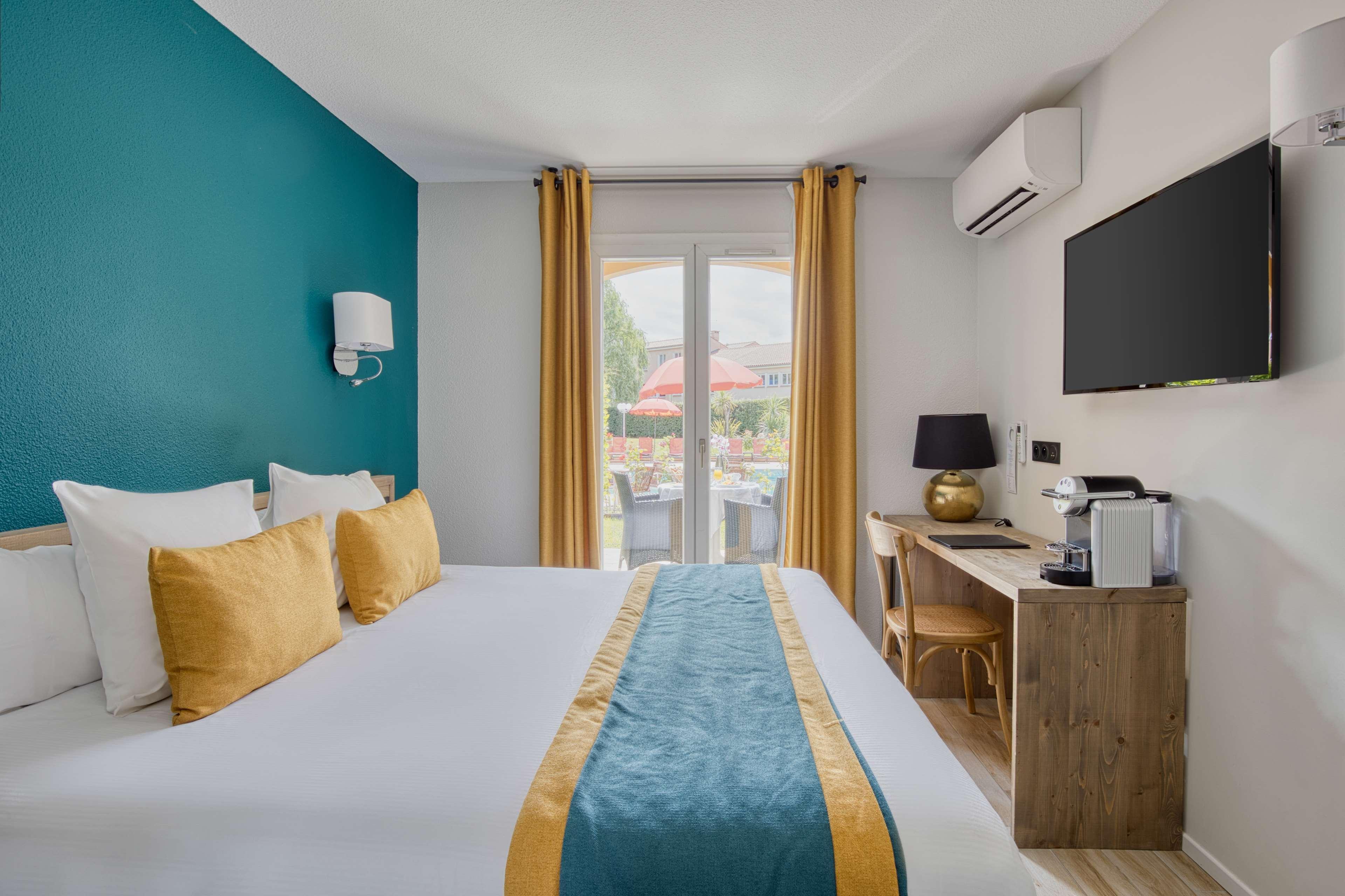 Best Western Le Vauban พุราเดส์ ภายนอก รูปภาพ