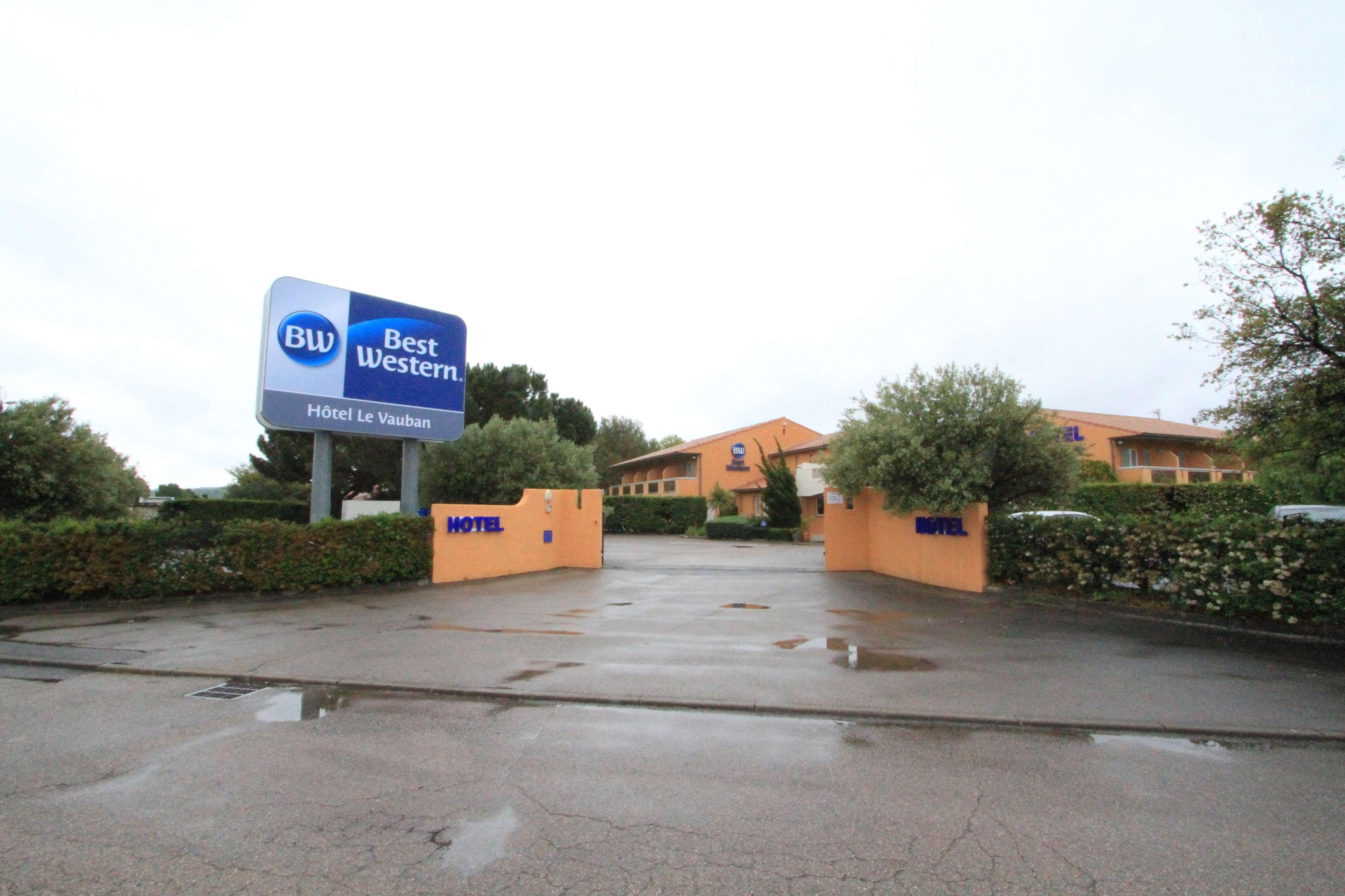 Best Western Le Vauban พุราเดส์ ภายนอก รูปภาพ