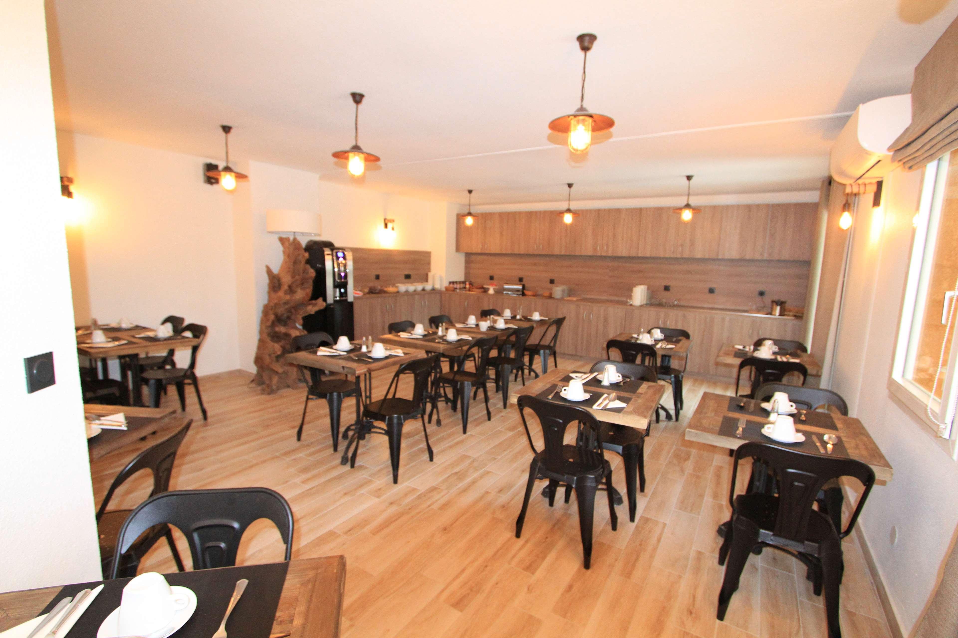 Best Western Le Vauban พุราเดส์ ภายนอก รูปภาพ