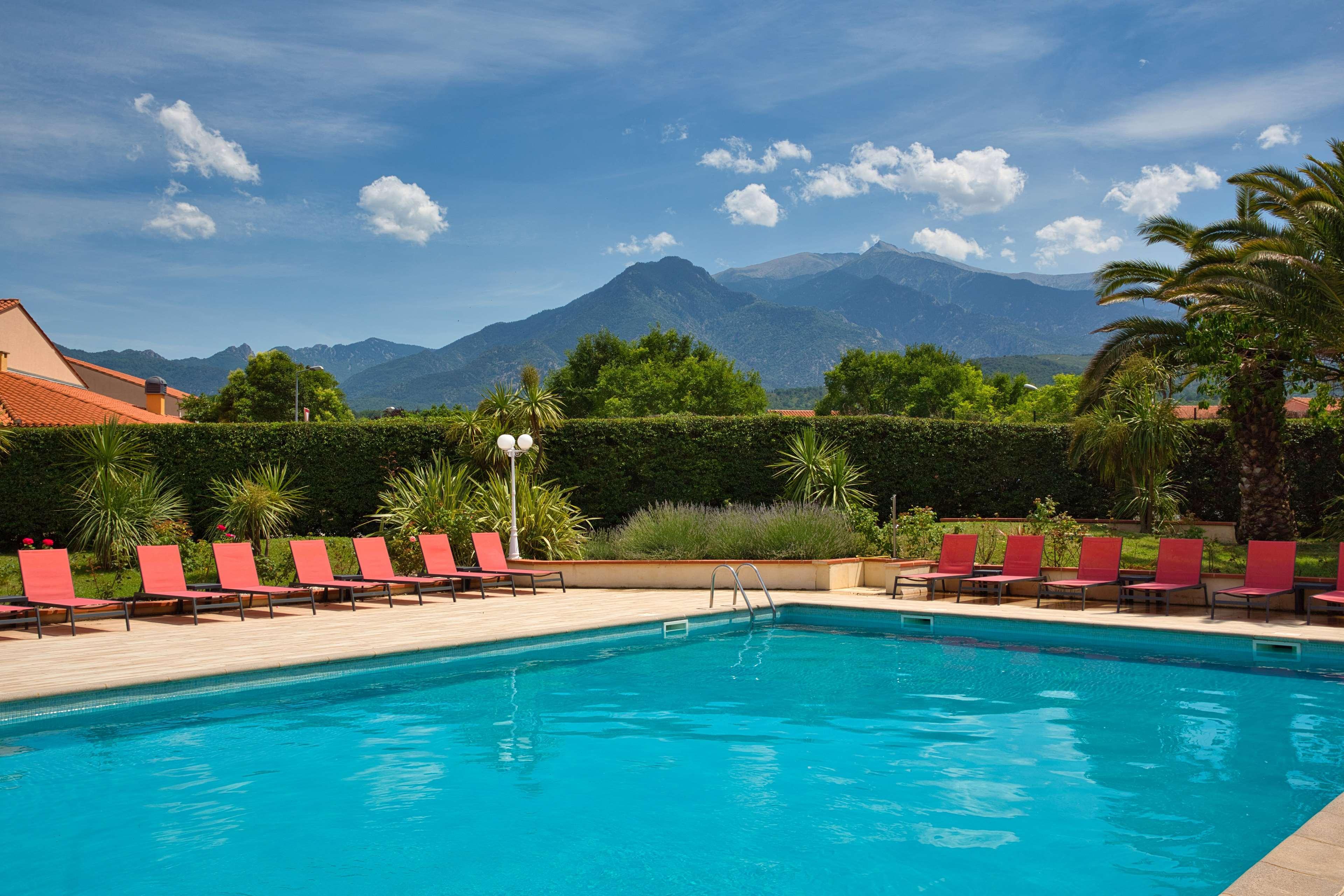 Best Western Le Vauban พุราเดส์ ภายนอก รูปภาพ