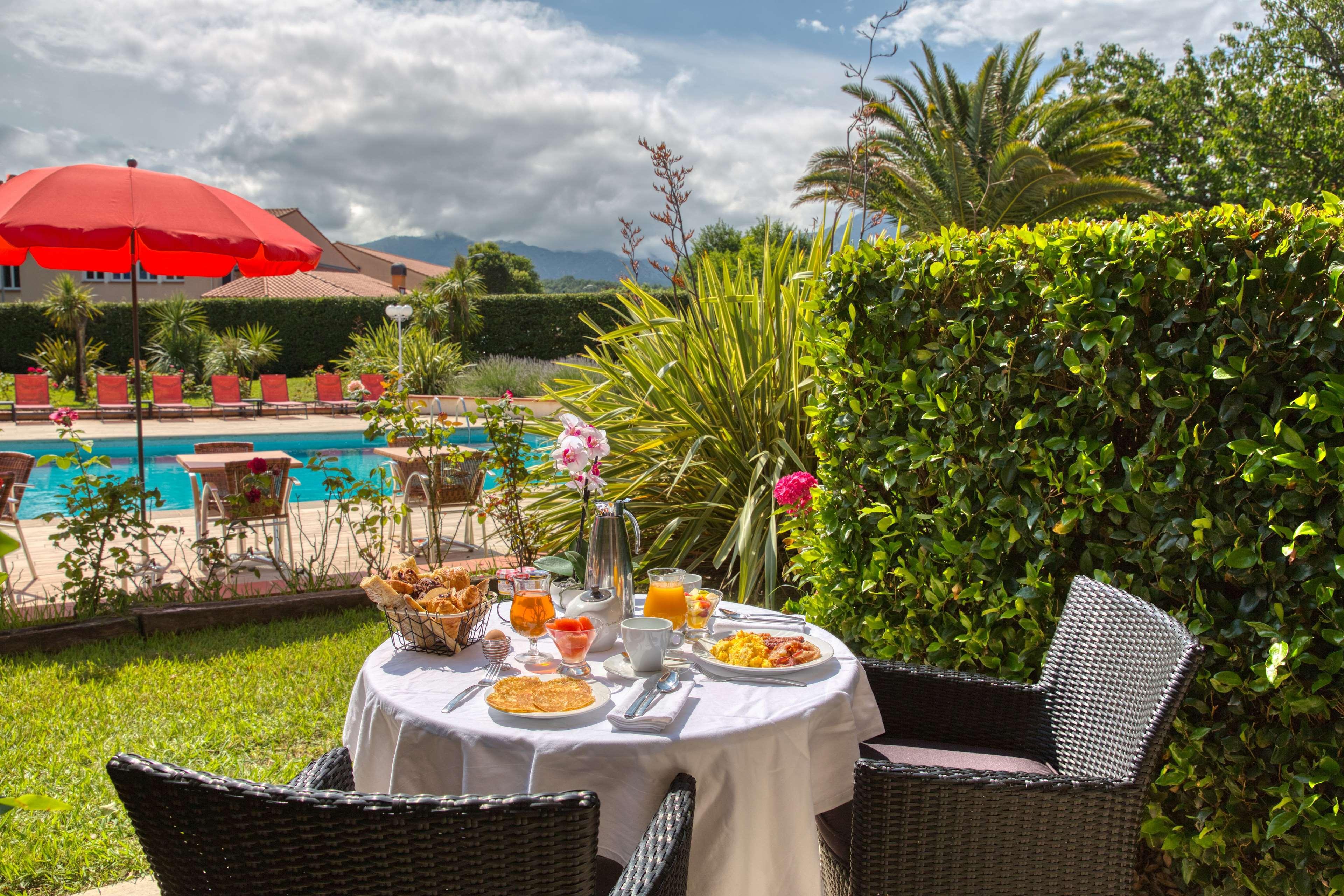 Best Western Le Vauban พุราเดส์ ภายนอก รูปภาพ