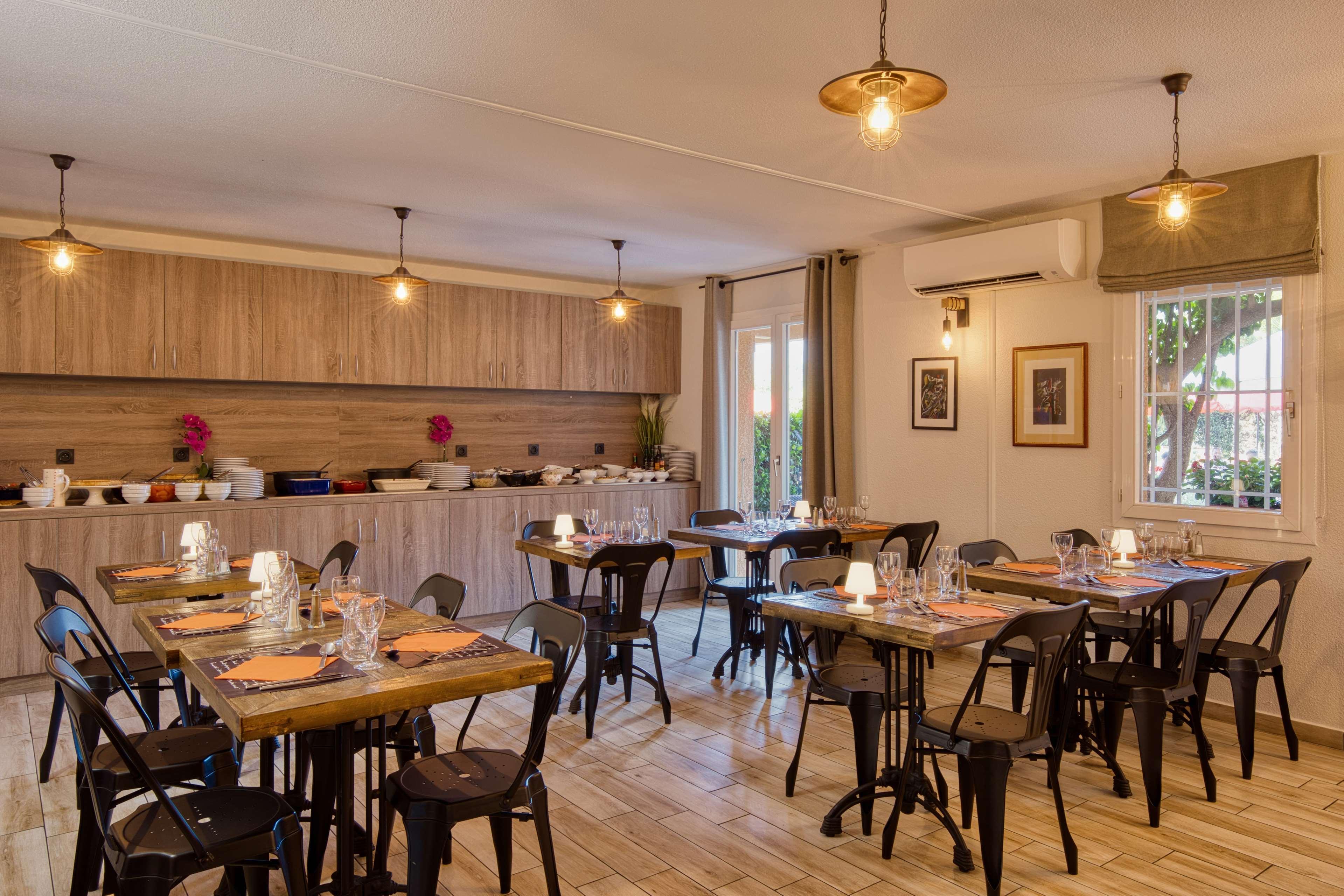 Best Western Le Vauban พุราเดส์ ภายนอก รูปภาพ