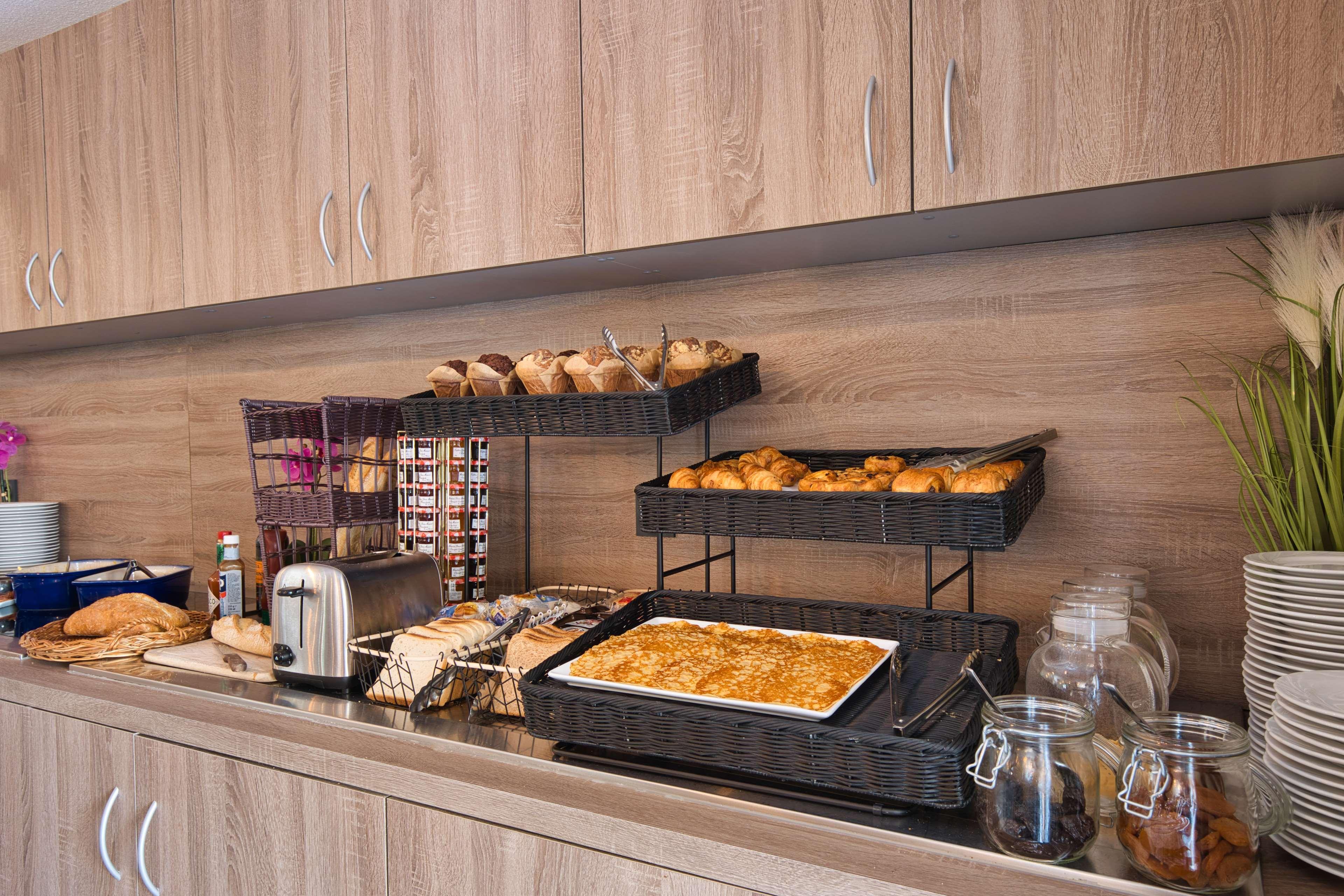 Best Western Le Vauban พุราเดส์ ภายนอก รูปภาพ