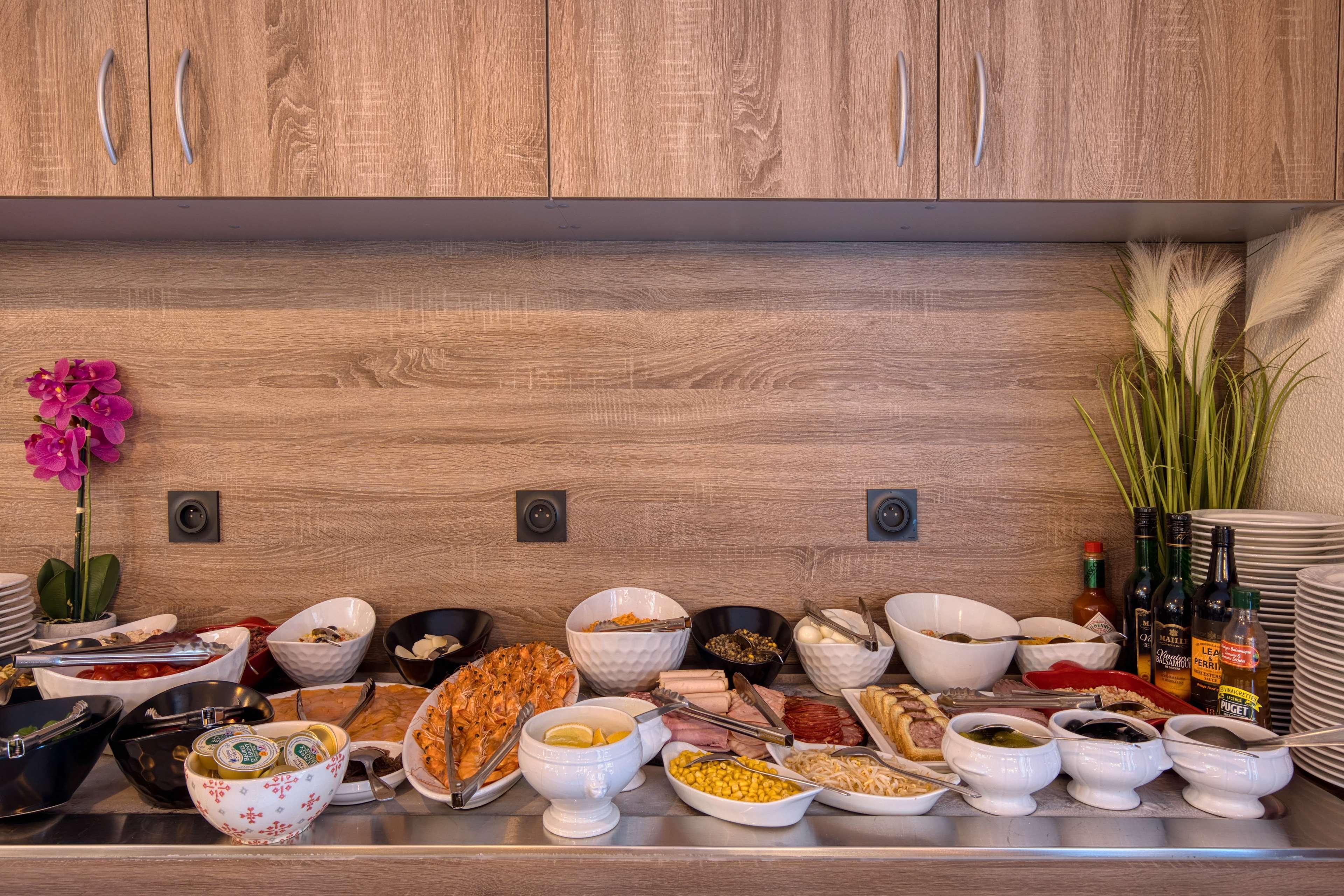 Best Western Le Vauban พุราเดส์ ภายนอก รูปภาพ