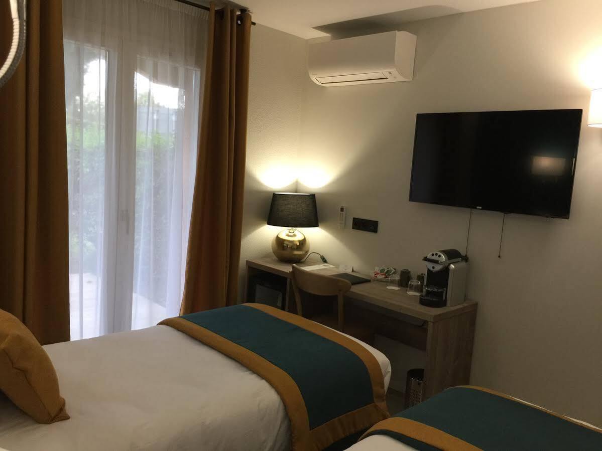 Best Western Le Vauban พุราเดส์ ภายนอก รูปภาพ