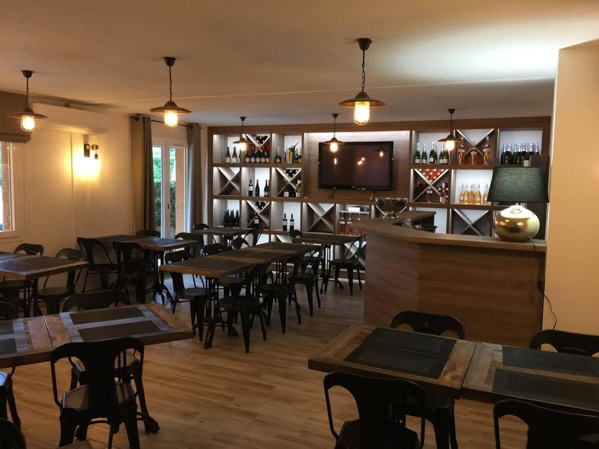 Best Western Le Vauban พุราเดส์ ภายนอก รูปภาพ